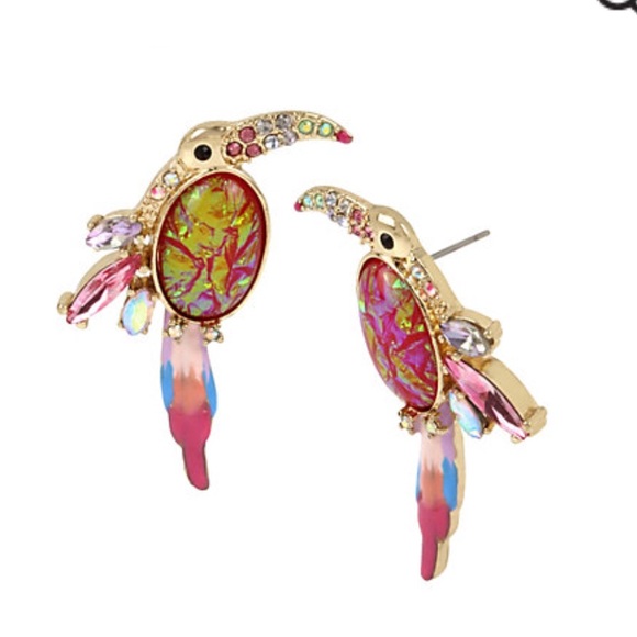 ❌❌SOLD❌❌Betsey Johnson Toucan Earrings - Picture 2 of 6